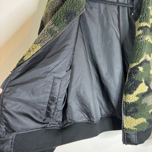 Alpha Industries L-2B Sherpa Reversible Camo and Black Flight Bomber Jacket - Picture 7 of 12